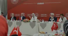 Bakan Göktaş Diyarbakırda Terörsüz Türkiye İçin Bir Araya Geldi