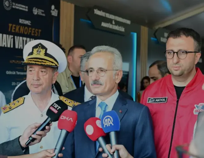 Bakan Uraloğlu TEKNOFEST Mavi Vatan etkinlik alanını ziyaret etti