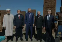 Cumhurbaşkanı Erdoğan Ahlat Selçuklu Meydan Mezarlığını Ziyaret Etti