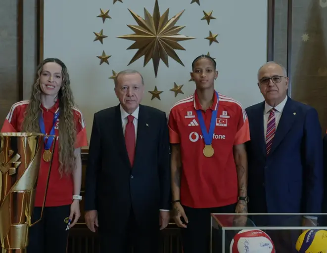 Cumhurbaşkanı Erdoğan Millî Voleybolcuları Külliyede Ağırladı