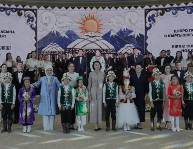 Emine Erdoğan Bişkek temasları kapsamında lider eşleriyle buluştu