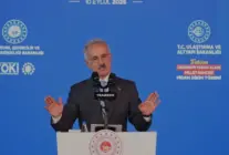 Ulaştırma Bakanı Uraloğlu Trabzon Uzunkum Millet Bahçesi fidanlarını dikti