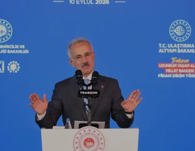 Ulaştırma Bakanı Uraloğlu Trabzon Uzunkum Millet Bahçesi fidanlarını dikti