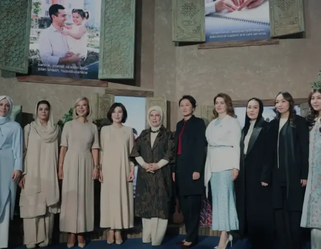 Emine Erdoğan Semerkantta Çocuk Refahı Temalı Sergiyi Ziyaret Etti