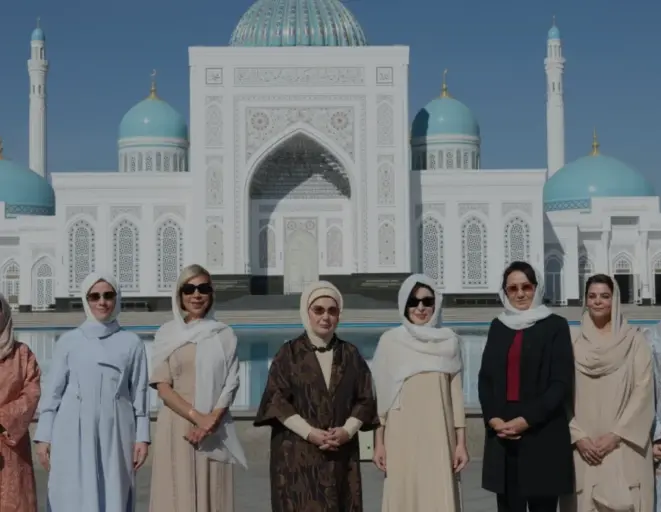 Emine Erdoğan Semerkantta İmam Buhari Türbesini Ziyaret Etti