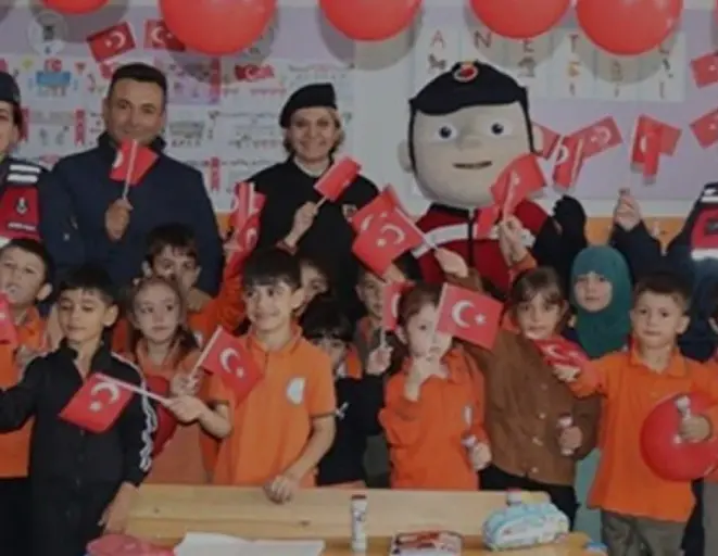 Eskişehir Jandarmasından Çukurhisar İlkokulunda Cumhuriyet Kutlaması