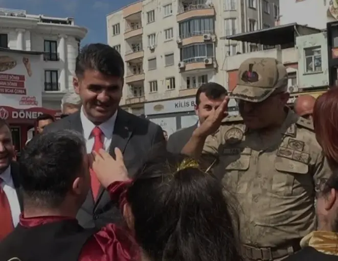 Kilis Dünya Yaşlılar Gününde Özel Bireylerden Jandarmaya Selam